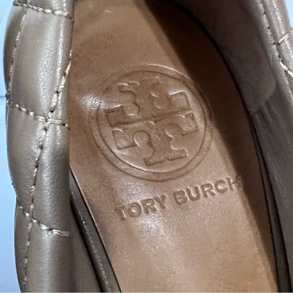 Tory Burch 7.5 Kaitlin Tan Gold Quilted Wedge Shoes - Picture 6 of 13